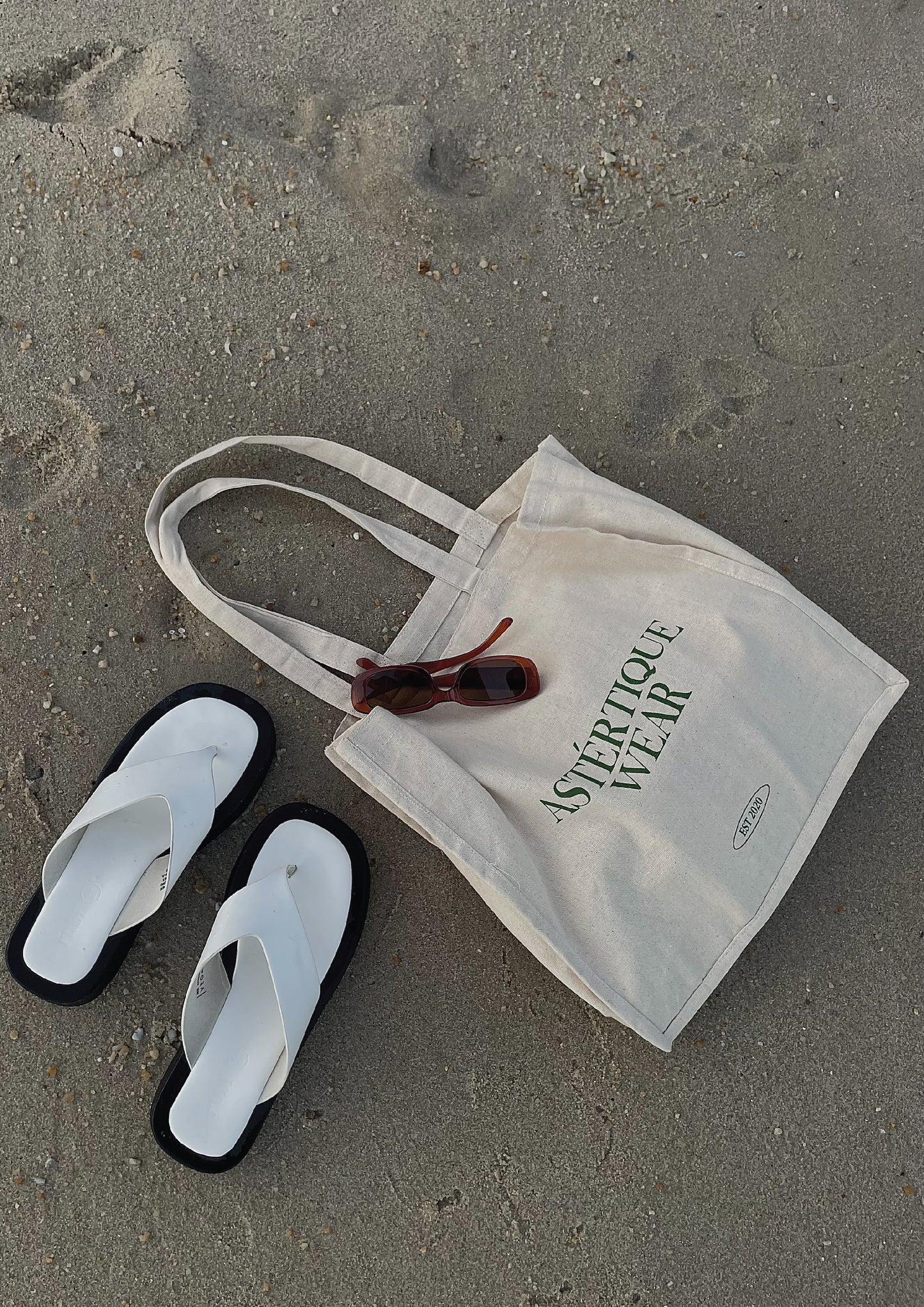 ASTERTIQUE Tote Bag in Black