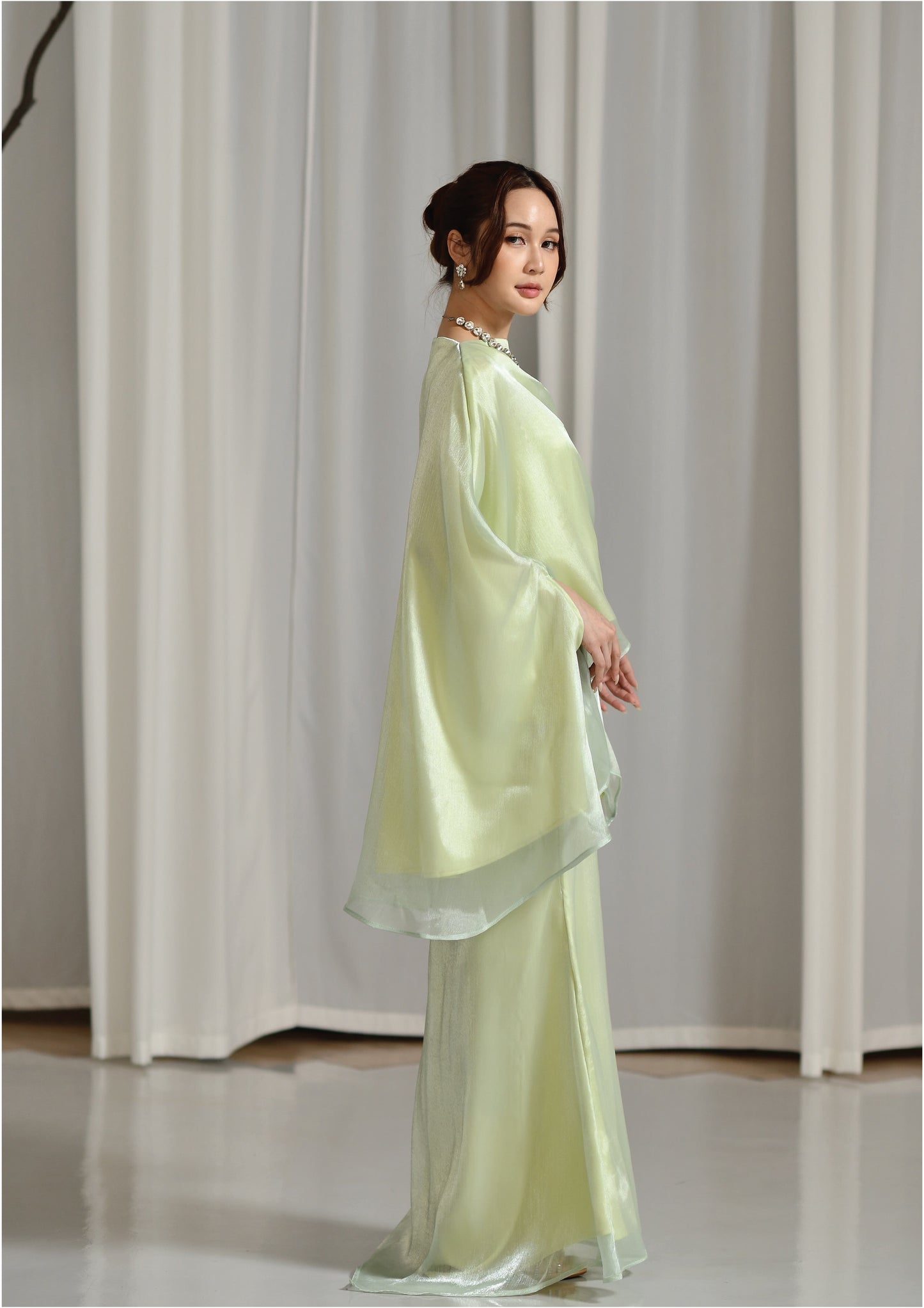 Grandeur Drape Set in Celadon