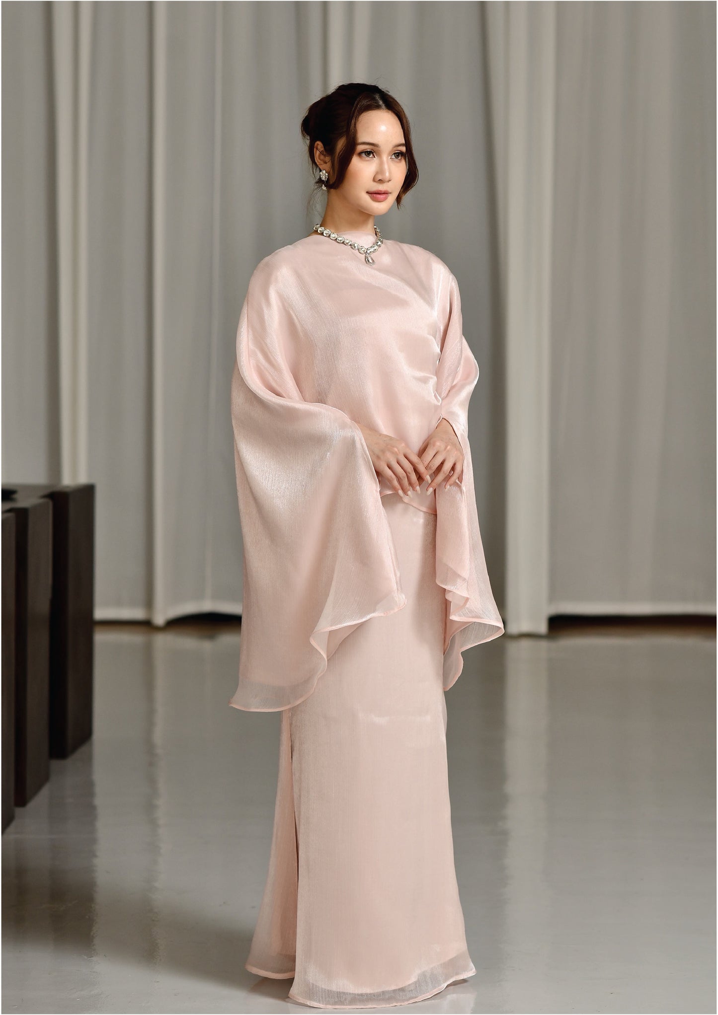 Grandeur Drape Set in Aurora