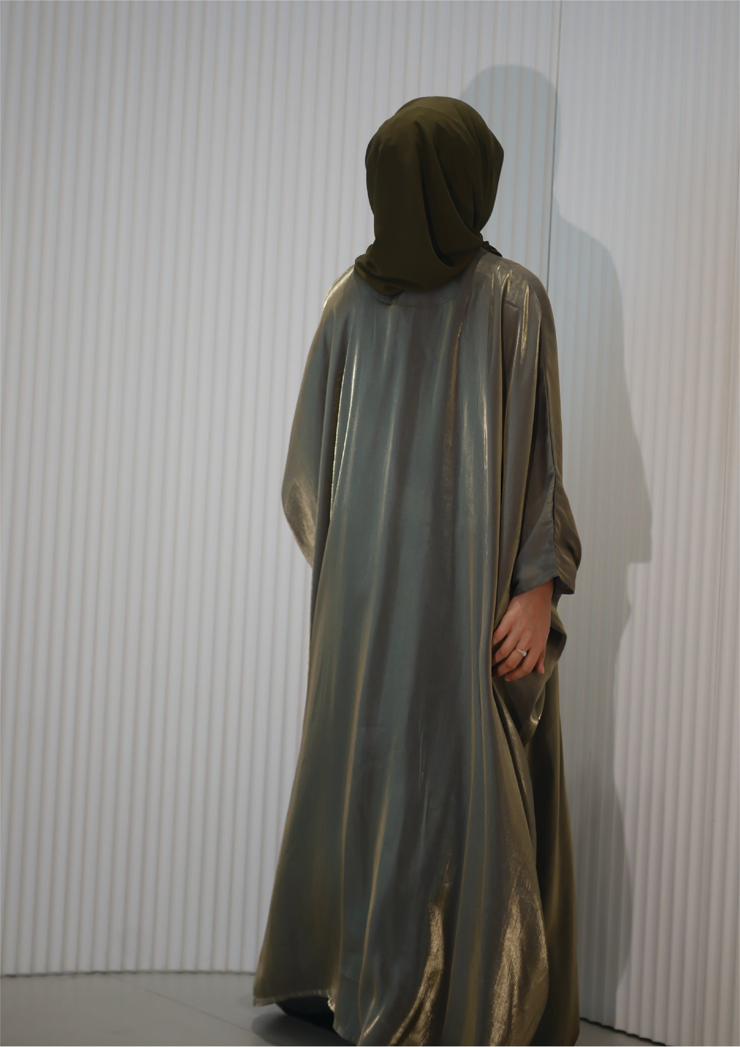 KHALEEJI Abaya in Smokey