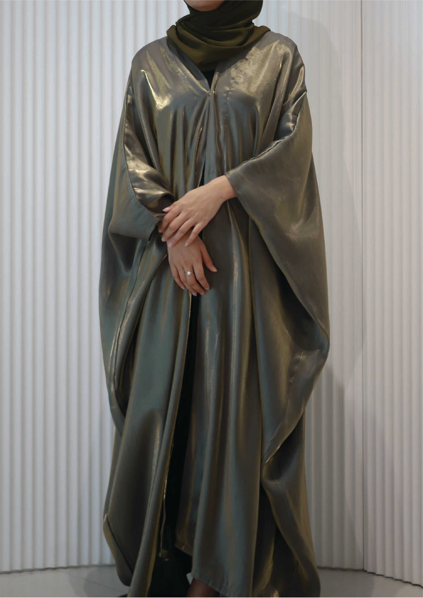 KHALEEJI Abaya in Smokey